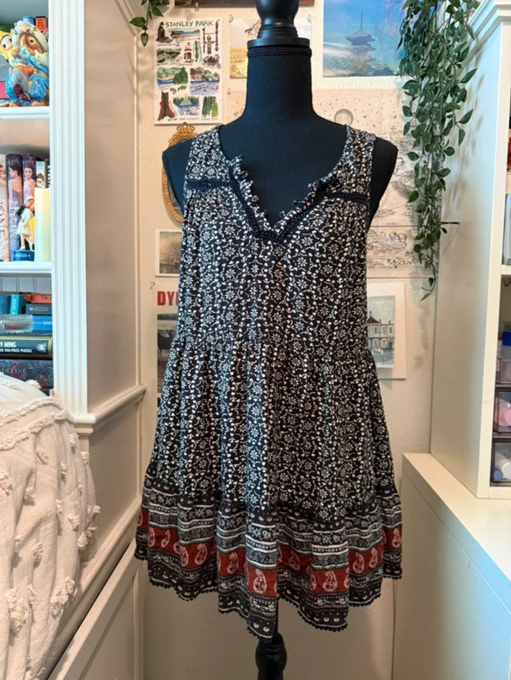 American Eagle Black White Floral Paisley Border Sleeveless Boho Dress XXS